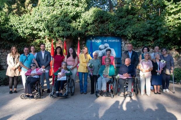 Alcalá de Henares rinde homenaje a sus centenarios en la Semana del Mayor