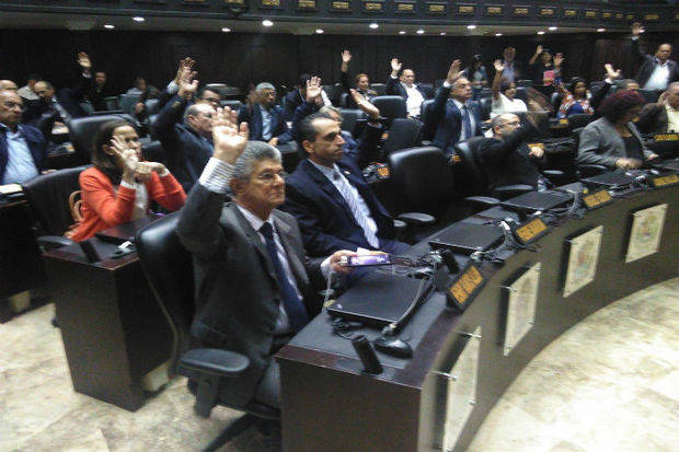 Asamblea Nacional aprobó acuerdo en rechazo al proceso electoral del 15-O