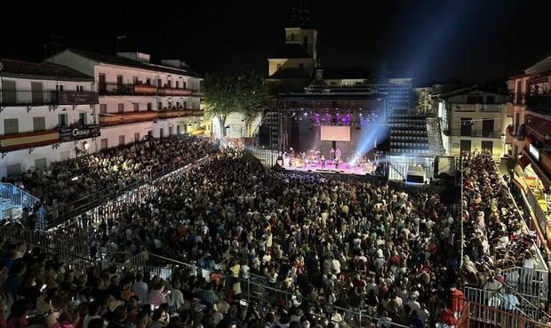 Arganda del Rey rinde homenaje a vecinos con el chupinazo inaugural de sus fiestas patronales