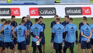 Con las miradas puestas en Messi, una parte de la selección ya se entrena en Qatar