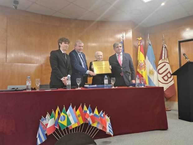 Benito Blanco recibió un reconocimiento de la Universidad de Belgrano por su labor social y empresarial