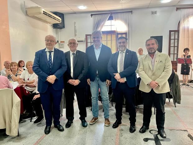 López Dobarro hizo un llamamiento al trabajo conjunto entre las distintas asociaciones para continuar promoviendo la cultura gallega en el exterior
