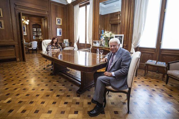 Felipe González advirtió la necesidad de 'generar acuerdos' y 'redistribuir ingresos' en Argentina