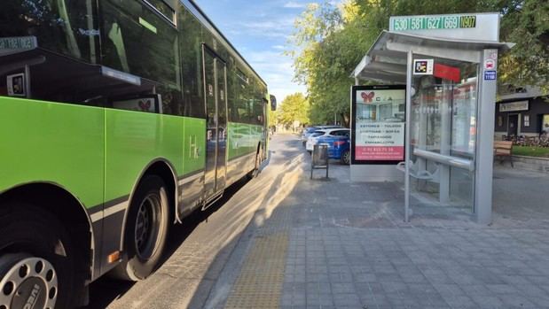 Villanueva de la Cañada adapta 11 paradas de autobús para mejorar la accesibilidad