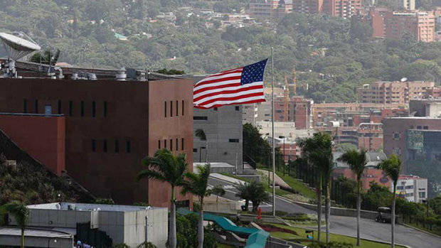 EEUU ordena dejar Venezuela a familias del personal de su embajada