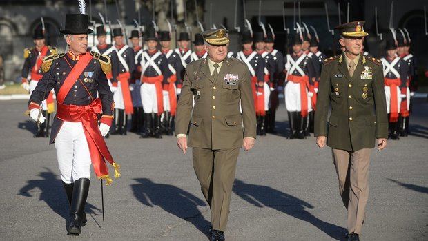 El Jefe del Estado Mayor del Ejército Tierra de España fue condecorado en Argentina