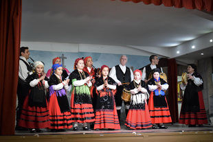 Los principales grupos infantiles del folclore gallego dieron inicio al “Mes de la Galeguidade”