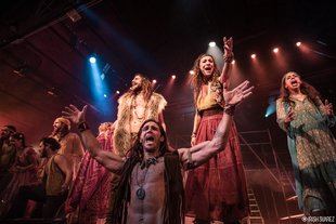 A 50 años de su estreno, Hair vuelve a hablarle a toda una nueva generación.