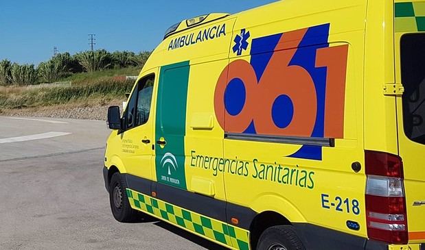 Hombre gravemente herido tras el colapso del techo de una nave en Cádiz