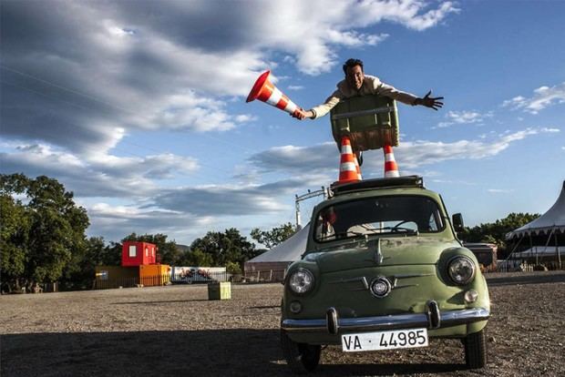 El Ejido acoge un estreno y un espectáculo de calle en el Teatro Cánovas