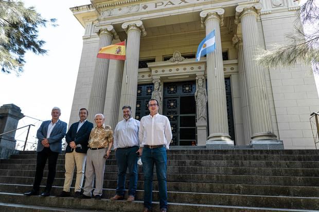 El Consejero de Empleo y Seguridad Social Pedro Zarco visitó las instalaciones al Panteón de la Federación de Sociedades Españolas de Argentina