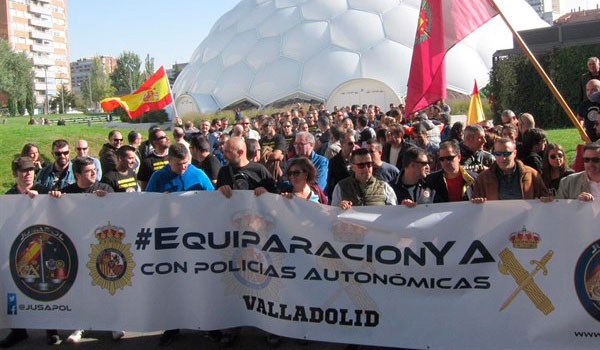 Más de 200 policías y guardias civiles reclaman en Valladolid la equiparación salarial y dejar de ser 