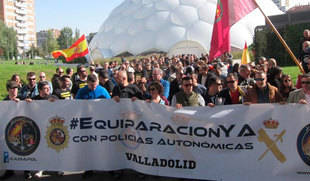 Más de 200 policías y guardias civiles reclaman en Valladolid la equiparación salarial y dejar de ser 'low cost'