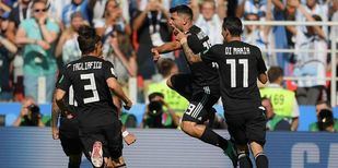 A Messi le atajaron un penal y Argentina solo pudo empatar ante una aguerrida Islandia