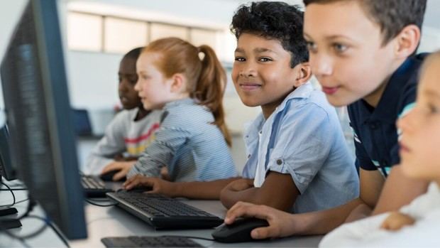 Debate sobre ciberseguridad y educación digital en Galapagar para familias