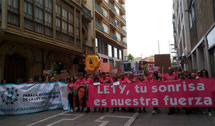 Cerca de 3.000 personas rinden homenaje a Leticia Rosino en Zamora y claman por la reforma de la ley del menor