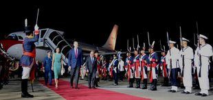 La llegada de los Reyes al país fue un verdadero papelón