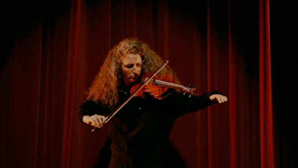 Teatro Cánovas de Málaga estrena 'Un violín inmenso' de Luz Prado