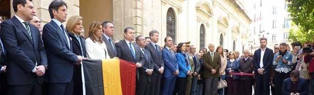 Los principales líderes políticos de Andalucía condenan los atentados en la concentración de Sevilla