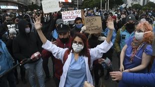 Con una total falta de empatía, manifestantes protestaron contra la cuarentena