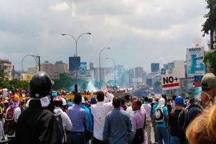 Reprimen a la oposición en la autopista Francisco Fajardo