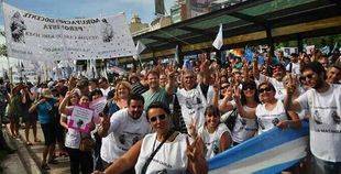 Masiva movilización de la CGT que terminó con bronca de las bases