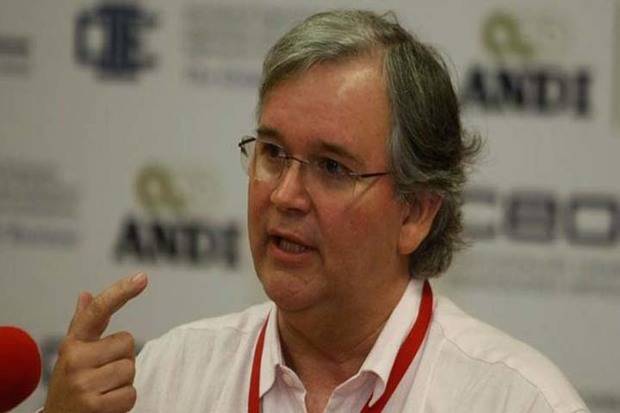 Martínez confirma que mantener el mismo control cambiario agudizará la crisis del país