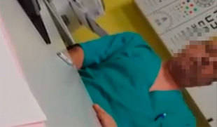 Sanidad suspende de empleo y sueldo a un médico del centro de Guijuelo por masturbarse ante una paciente