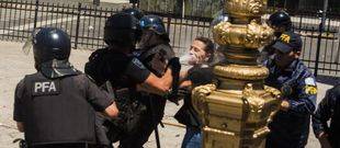 El gobierno denunció penalmente a la oposición por “entorpecer la actuación de la Gendarmería