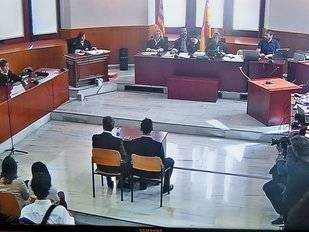A Messi le gritaron “ladrón” cuando salió del juicio en Barcelona
