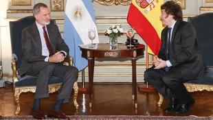 El Rey de Estaña Felipe VI se reunió con Milei, con Alberto Fernández y mantuvo un cálido encuentro con la colectividad