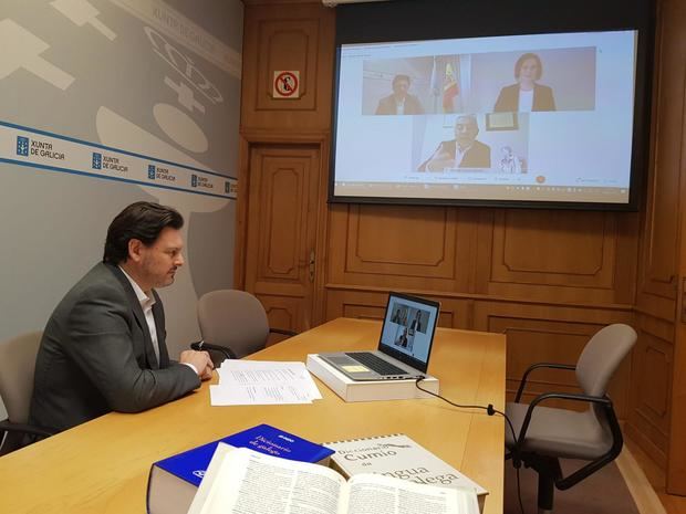 Miranda anunció el desarrollo de un nuevo taller de lengua y cultura gallegas dentro del Aula GaliciaAberta