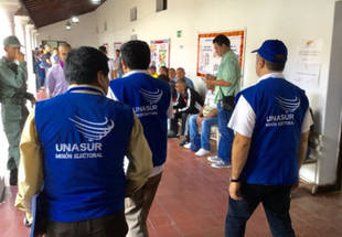 Misión de acompañamiento de la Unasur verifican centros de votación de Caracas