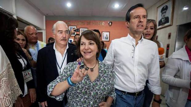 Mitzy de Ledezma espera que Alcalde Metropolitano, López y Ceballos puedan votar