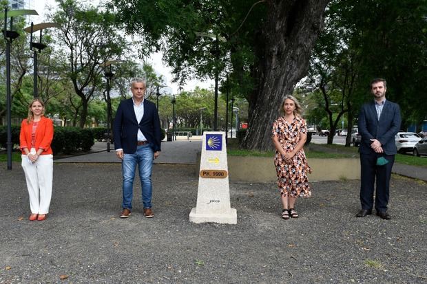 La ciudad de Buenos Aires cuenta con un mojón del Camino de Santiago donado por la Xunta de Galicia