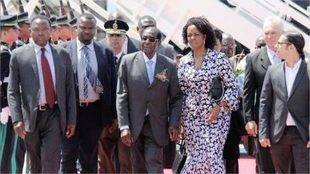 Mugabe llega a Venezuela para participar en la Cumbre de los No Alineados