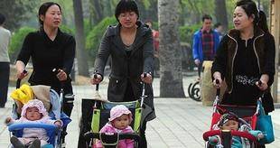 China contempla cambiar la política de un sólo hijo y permitir dos