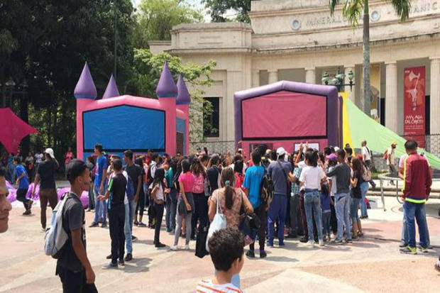 Gobierno realiza festival recreativo en la Plaza Los Museos