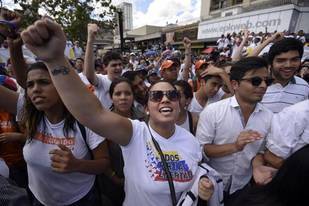 Oposición venezolana ve en legislativas el inicio del fin del chavismo