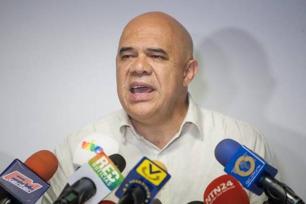 Oposición asegura que Maduro viola la Constitución