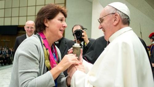 El Papa Francisco acerca más a las mujeres al nivel del sacerdocio