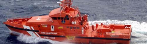 Rescatadas del mar once personas que navegaban en una patera cerca de Guadalmesí