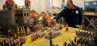 Tomares reúne 6.200 figuras en la mayor muestra de Playmobil en Andalucía