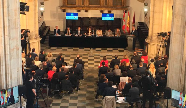 Salamanca acoge por primera vez un pleno de las Cortes con motivo del octavo centenario de la USAL