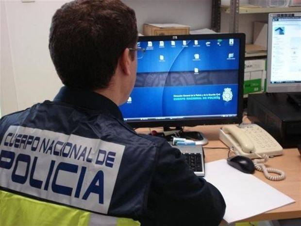 Granada: El detenido acusado de ofrecer a su hijo por Internet gastó una broma