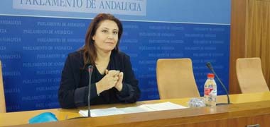 PP-A: Susana Díaz calla mientras Pedro Sánchez 