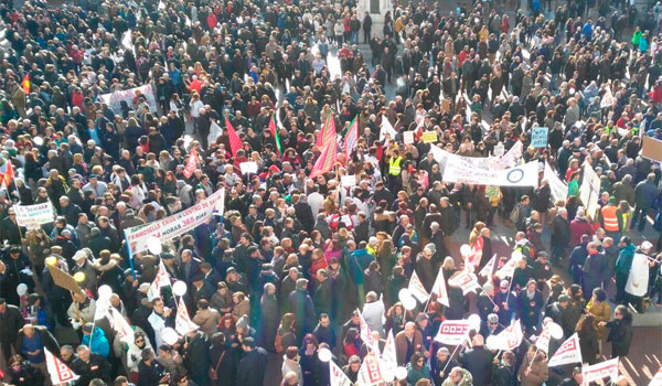 Miles de personas exigen en Valladolid una sanidad 'cien por cien pública'