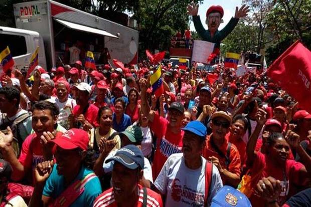 Chavistas se concentran en Caracas para conmemorar fallido golpe de 2002