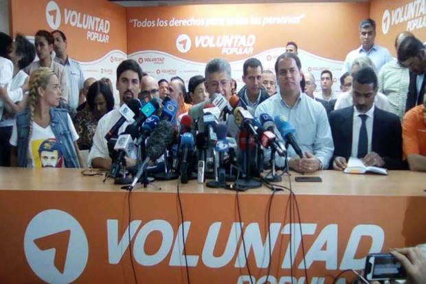 Ramos Allup expresa su solidaridad a Voluntad Popular tras agresiones de Maduro