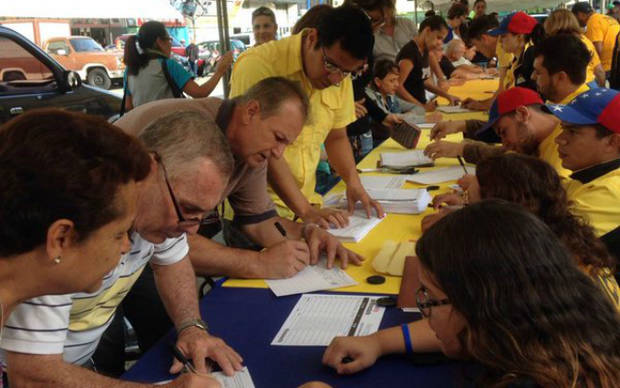 15 partidos opositores piden a la MUD rechazar condiciones para recolección del 20%